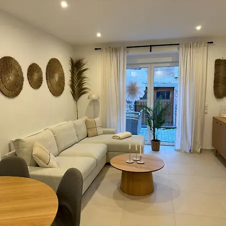 Zur Fausenburg Lägenhet *