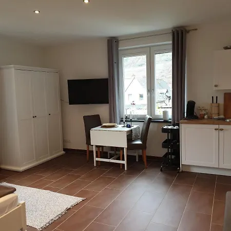 Zur Fausenburg Lägenhet *