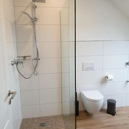 Zur Fausenburg Lägenhet *