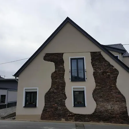 Zur Fausenburg Apartment